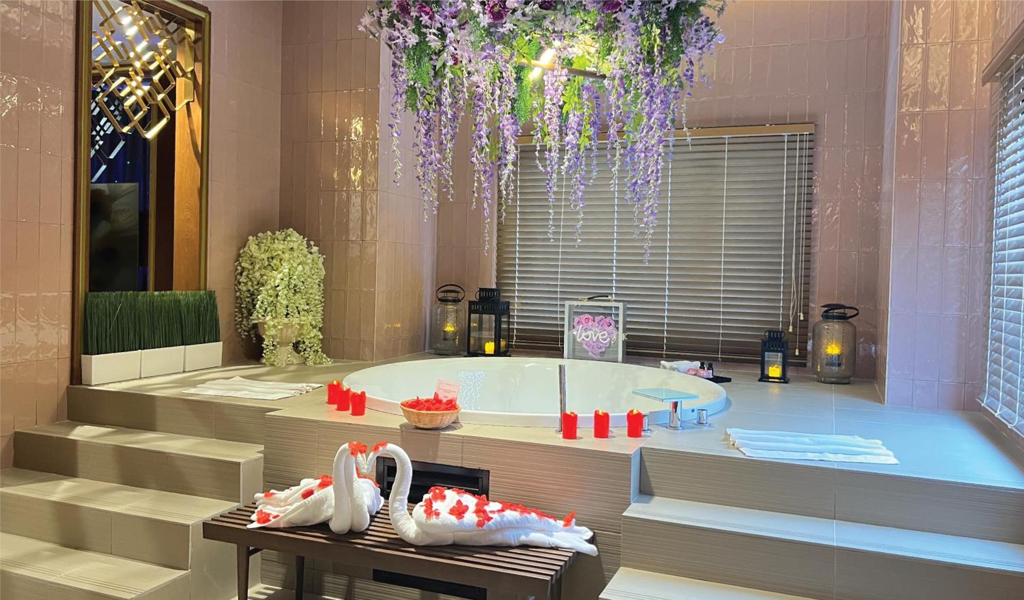 Love Nest Bathtub,1597689925:JPEG