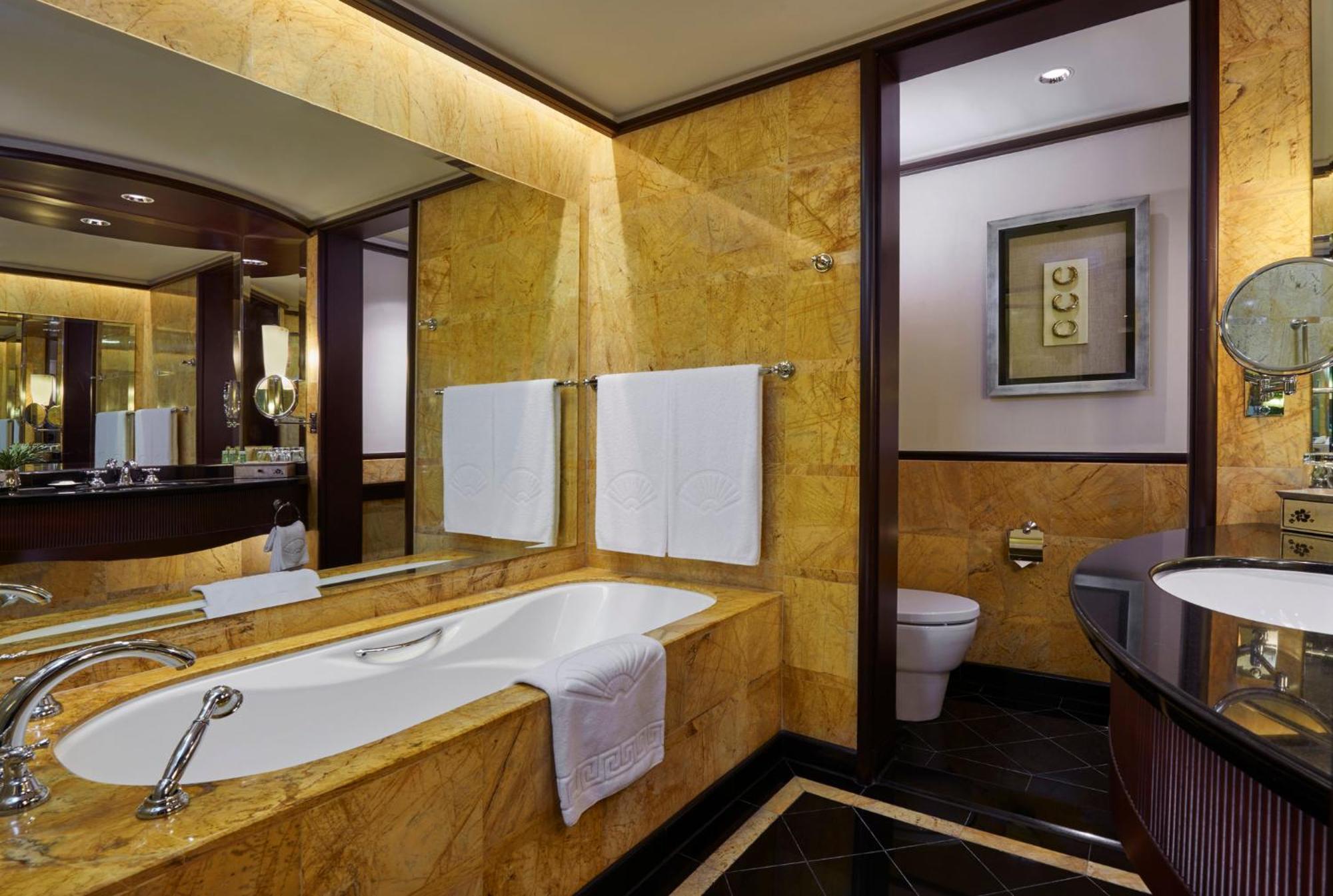 Deluxe King Room with City View,1613663729:JPEG