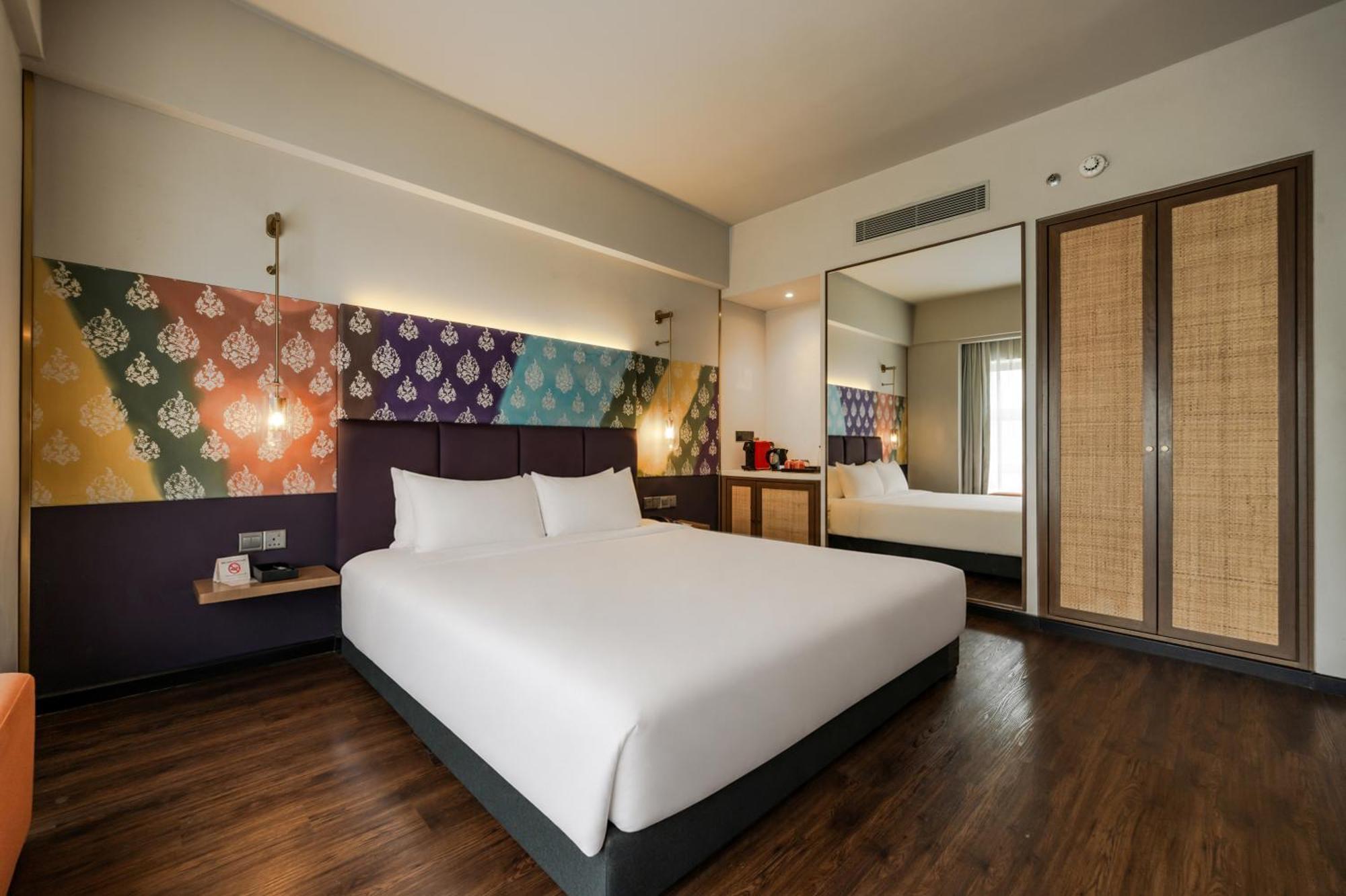 Heritage King Room